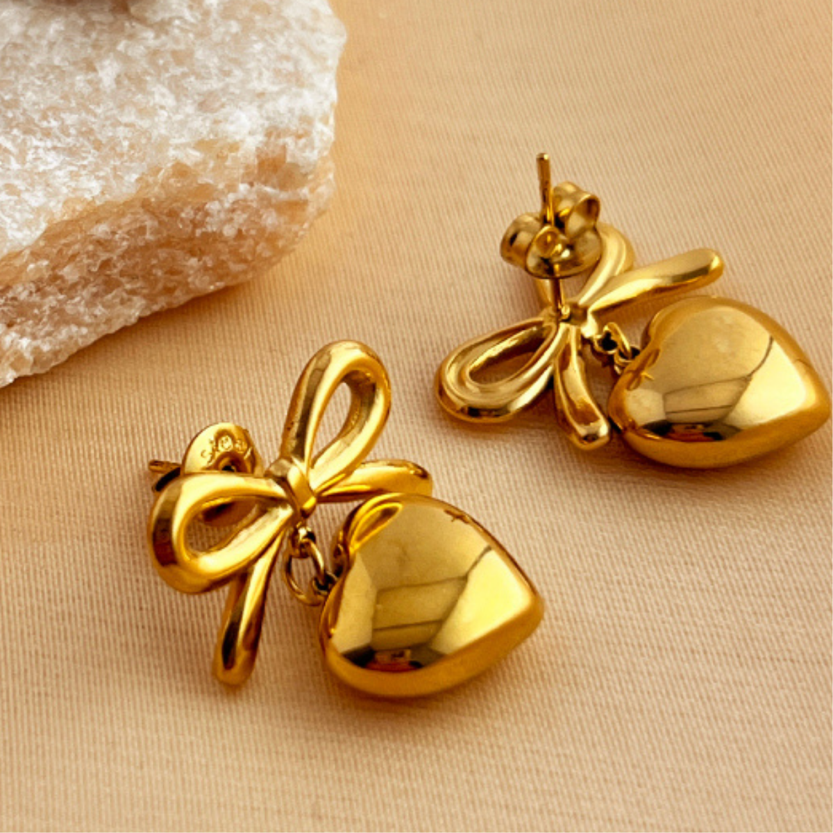 Aretes Amora